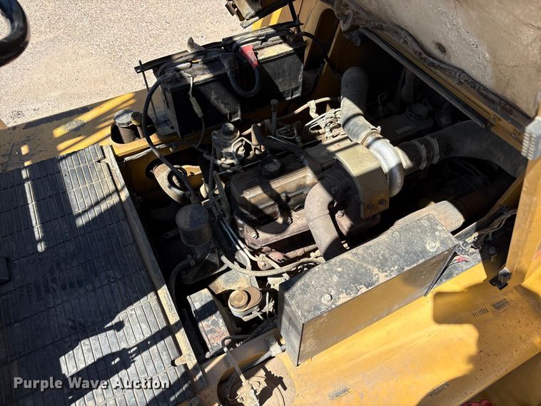 image for item JM9448 Caterpillar DP70E forklift
