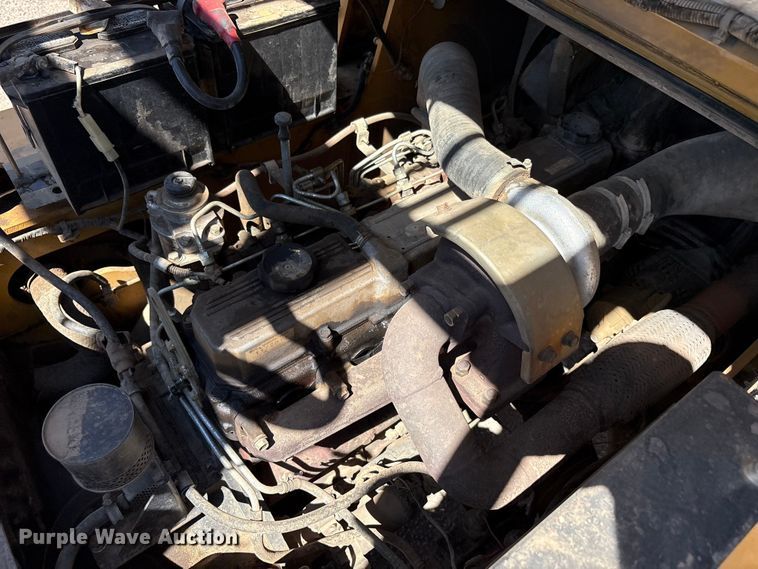 image for item JM9448 Caterpillar DP70E forklift