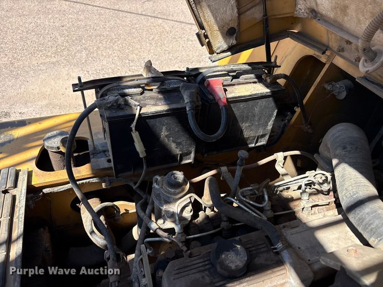 image for item JM9448 Caterpillar DP70E forklift