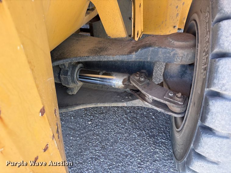 image for item JM9448 Caterpillar DP70E forklift
