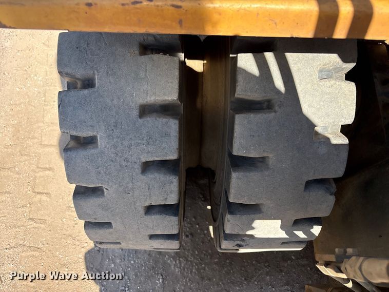 image for item JM9448 Caterpillar DP70E forklift