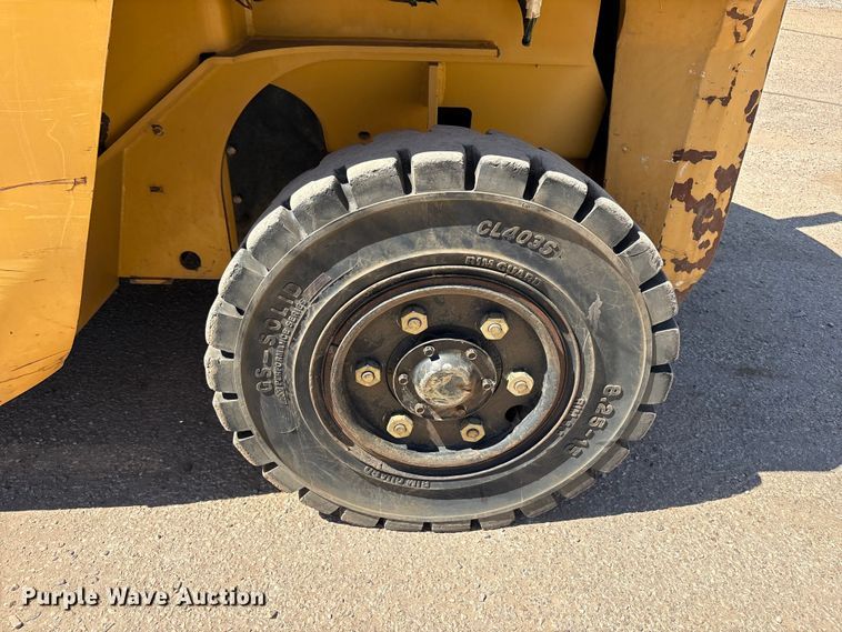 image for item JM9448 Caterpillar DP70E forklift