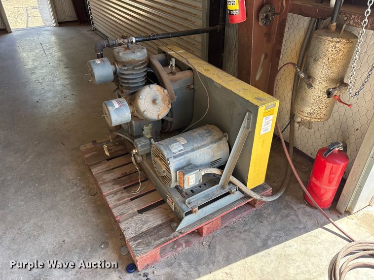 image for item JM9453 Ingersoll Rand 25T2X20 air compressor