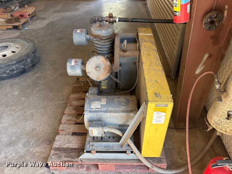 image for item JM9453 Ingersoll Rand 25T2X20 air compressor