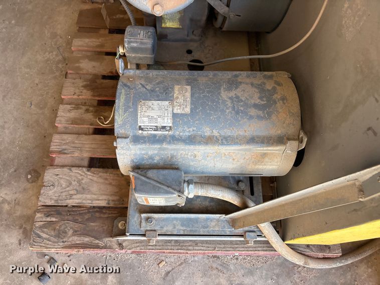 image for item JM9453 Ingersoll Rand 25T2X20 air compressor