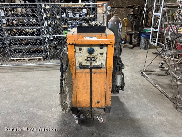 Air reduction company Heliwelder 300amp AC/DC welder