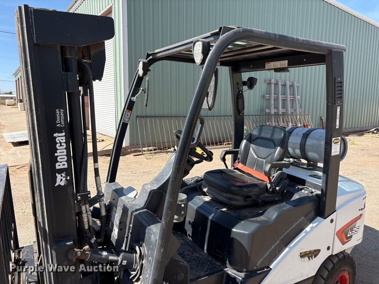 image for item JM9463 Bobcat G35NC-7 forklift