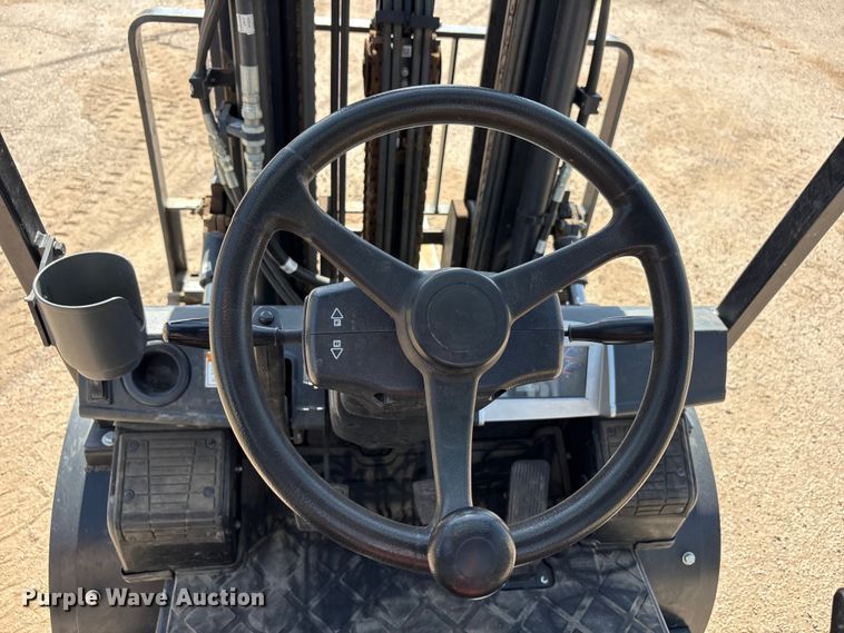 image for item JM9463 Bobcat G35NC-7 forklift