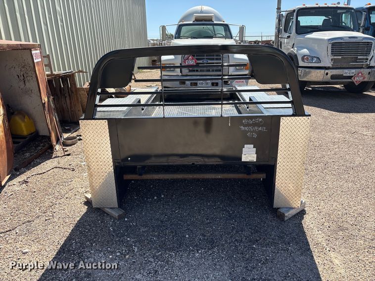 image for item JM9476 CM TMX-02845742 flatbed pickup bed