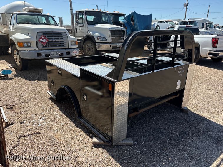 image for item JM9476 CM TMX-02845742 flatbed pickup bed