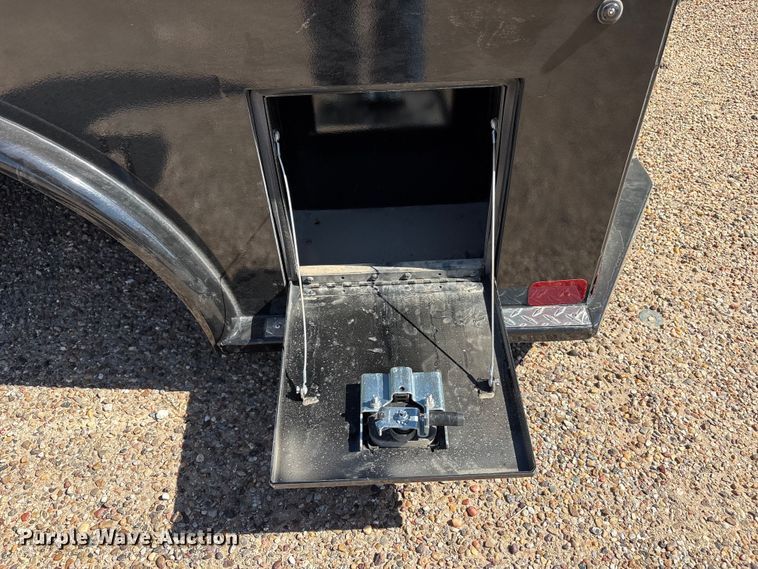 image for item JM9476 CM TMX-02845742 flatbed pickup bed
