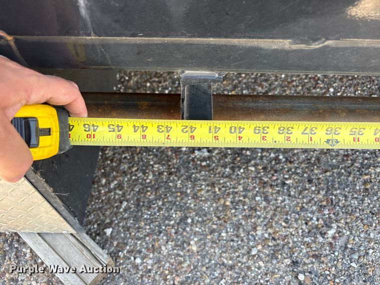 image for item JM9476 CM TMX-02845742 flatbed pickup bed