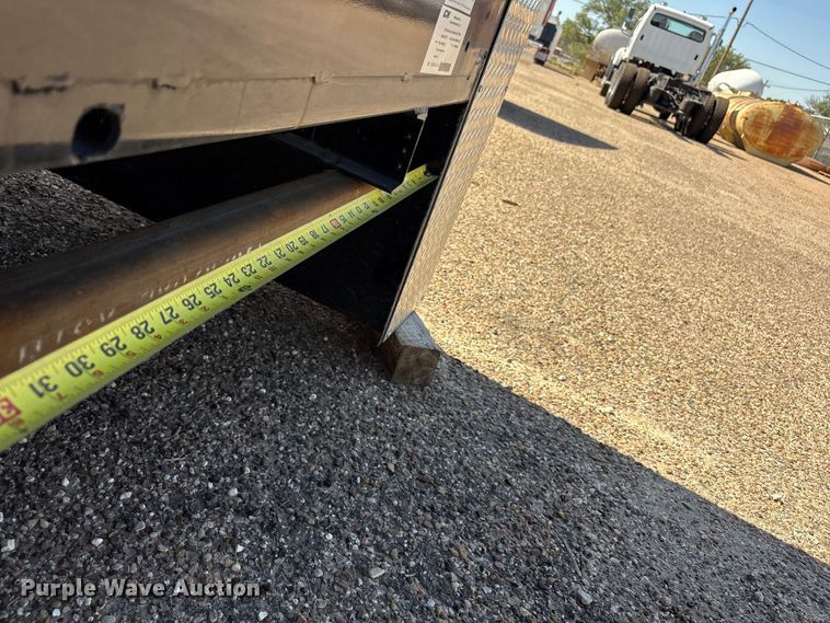 image for item JM9476 CM TMX-02845742 flatbed pickup bed