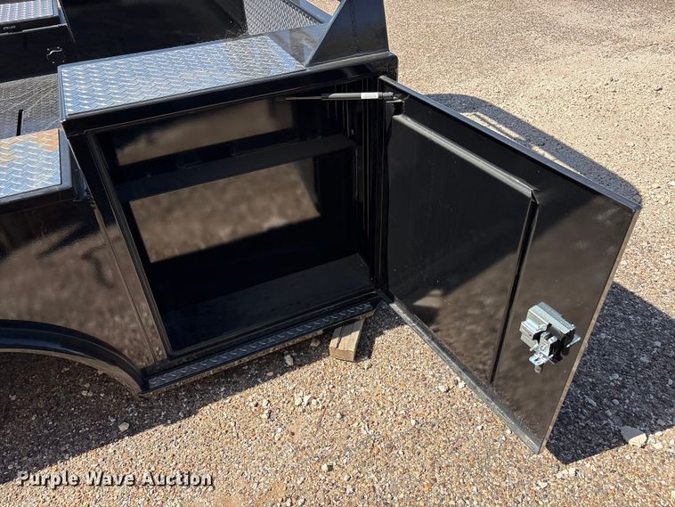 image for item JM9476 CM TMX-02845742 flatbed pickup bed