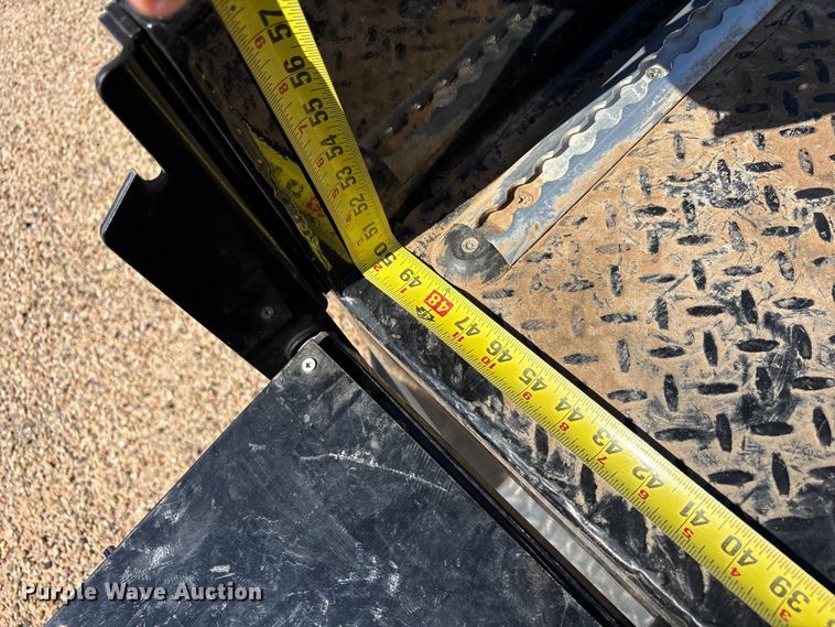 image for item JM9476 CM TMX-02845742 flatbed pickup bed