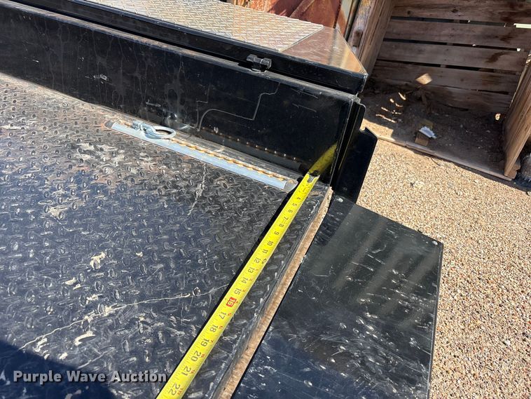 image for item JM9476 CM TMX-02845742 flatbed pickup bed
