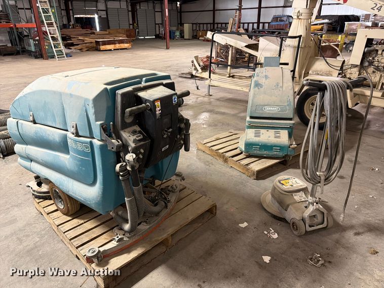 image for item MQ9087 (3) floor scrubbers