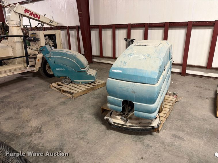 image for item MQ9087 (3) floor scrubbers