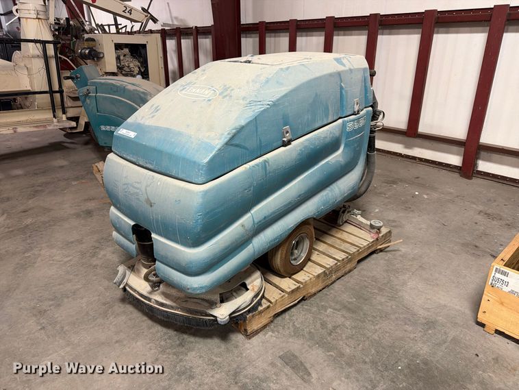 image for item MQ9087 (3) floor scrubbers