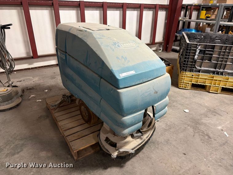 image for item MQ9087 (3) floor scrubbers