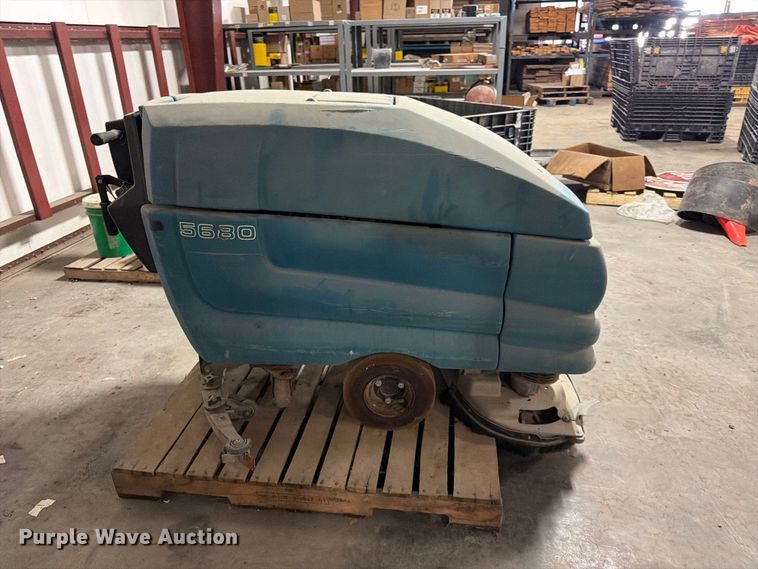 image for item MQ9087 (3) floor scrubbers