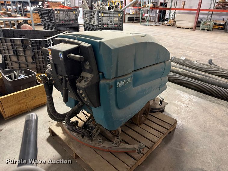 image for item MQ9087 (3) floor scrubbers