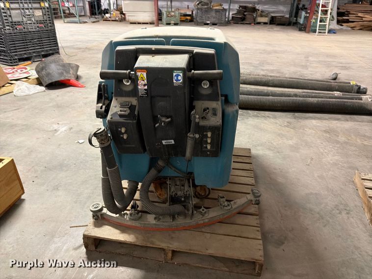 image for item MQ9087 (3) floor scrubbers