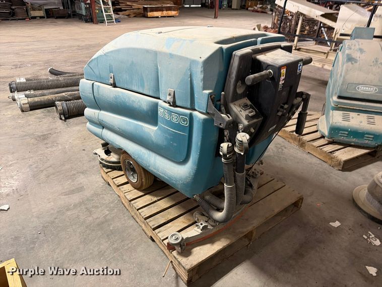 image for item MQ9087 (3) floor scrubbers