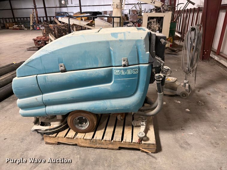 image for item MQ9087 (3) floor scrubbers
