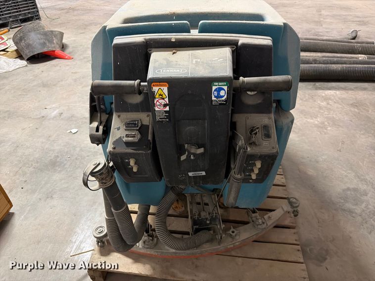 image for item MQ9087 (3) floor scrubbers
