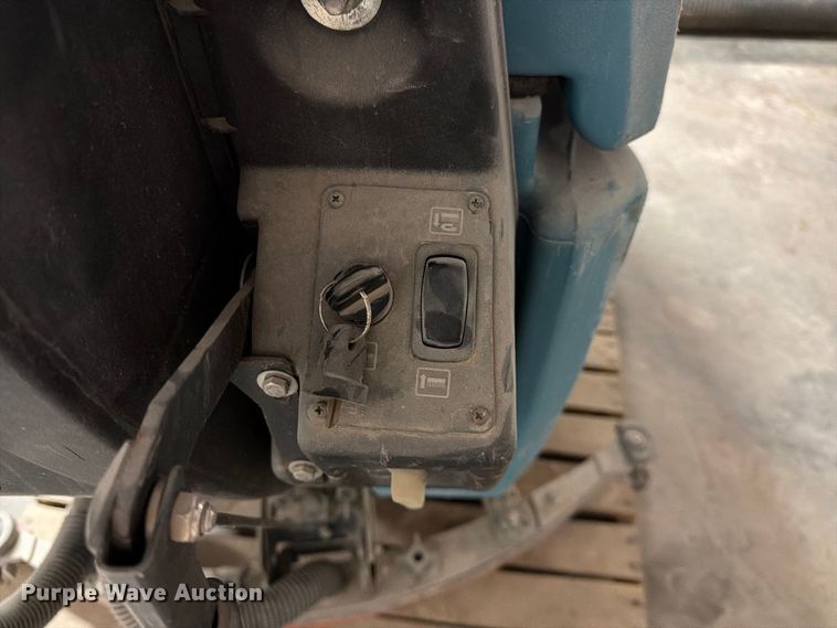 image for item MQ9087 (3) floor scrubbers