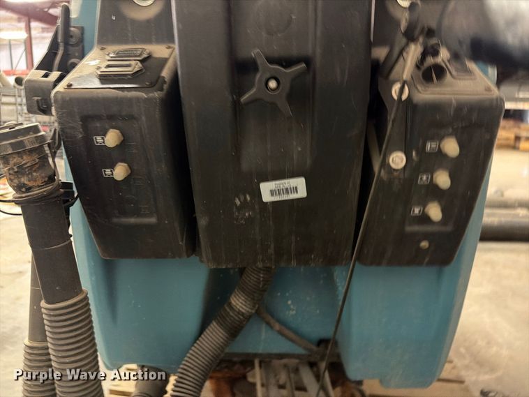 image for item MQ9087 (3) floor scrubbers