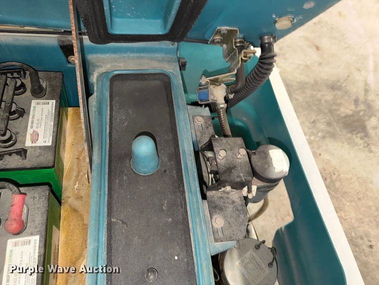 image for item MQ9087 (3) floor scrubbers