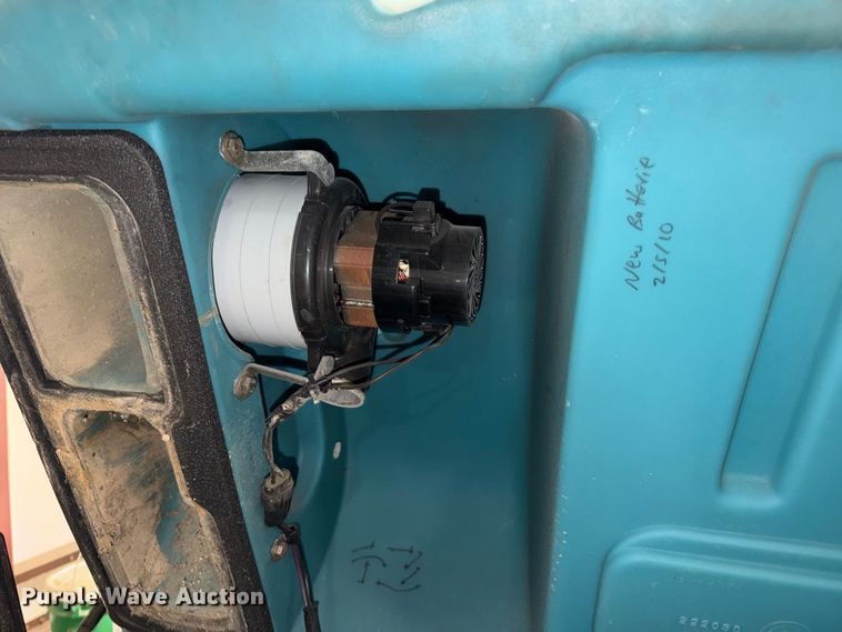 image for item MQ9087 (3) floor scrubbers