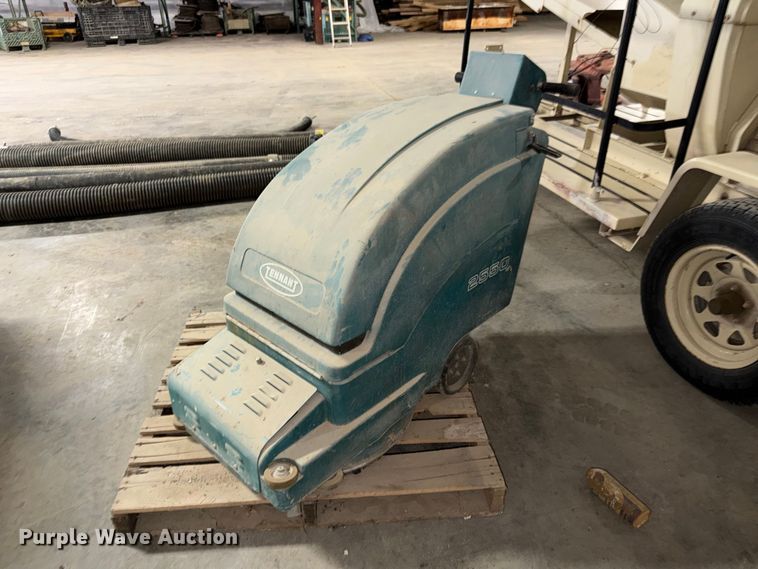image for item MQ9087 (3) floor scrubbers