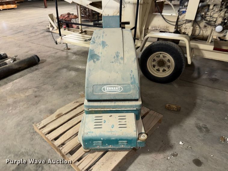 image for item MQ9087 (3) floor scrubbers