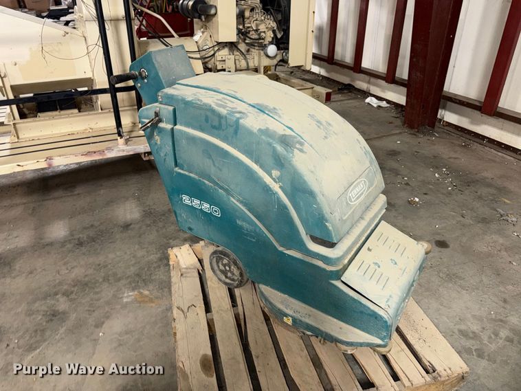 image for item MQ9087 (3) floor scrubbers