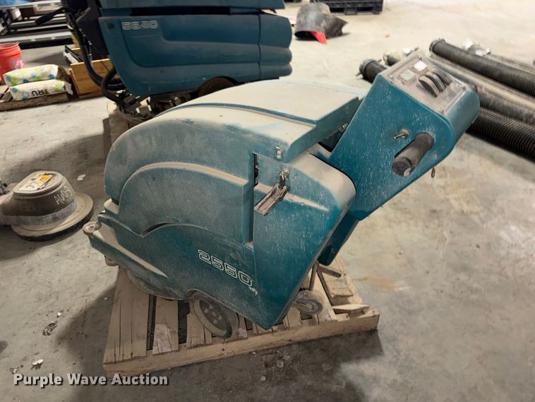 image for item MQ9087 (3) floor scrubbers