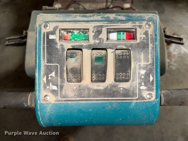 image for item MQ9087 (3) floor scrubbers