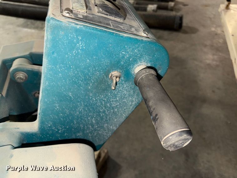 image for item MQ9087 (3) floor scrubbers
