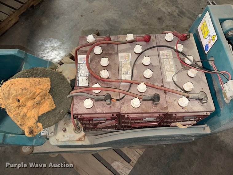 image for item MQ9087 (3) floor scrubbers