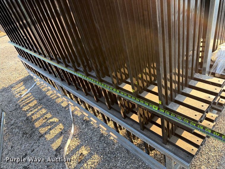image for item NC9990 (44) EINGP F10 fence panels