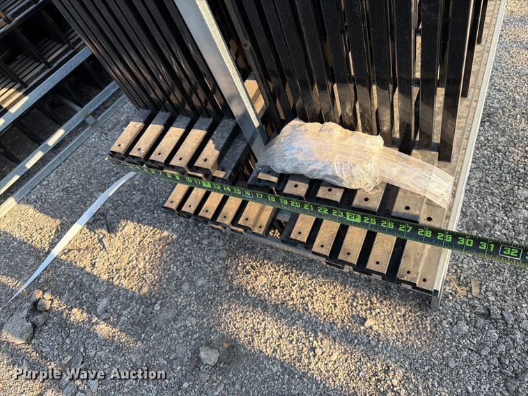 image for item NC9990 (44) EINGP F10 fence panels