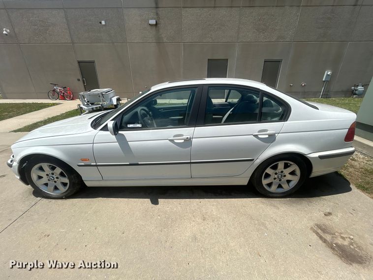 image for item NM9838 2000 BMW 323i 