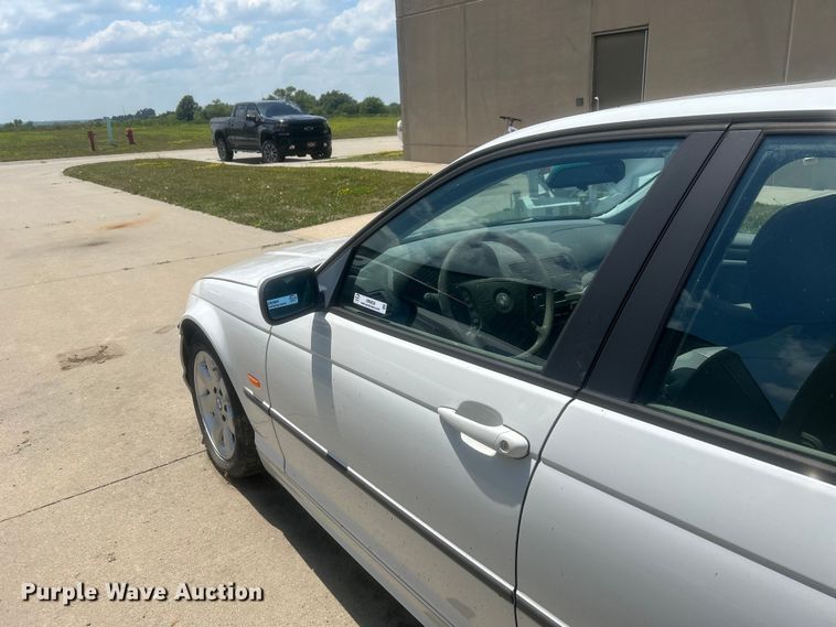 image for item NM9838 2000 BMW 323i 