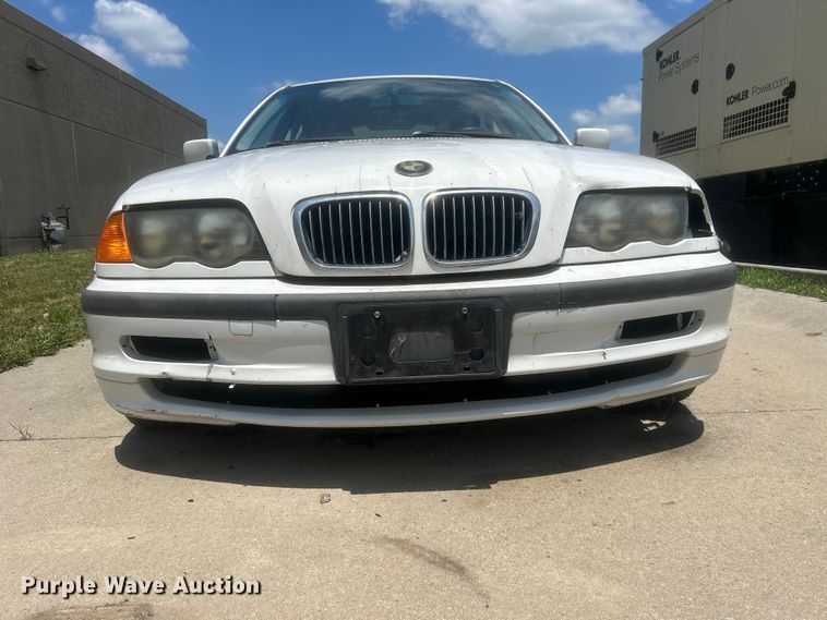 image for item NM9838 2000 BMW 323i 