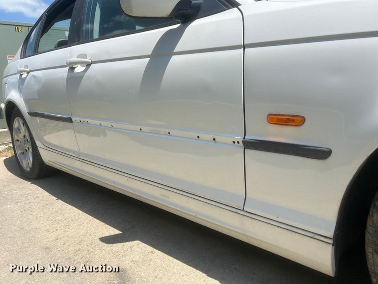 image for item NM9838 2000 BMW 323i 