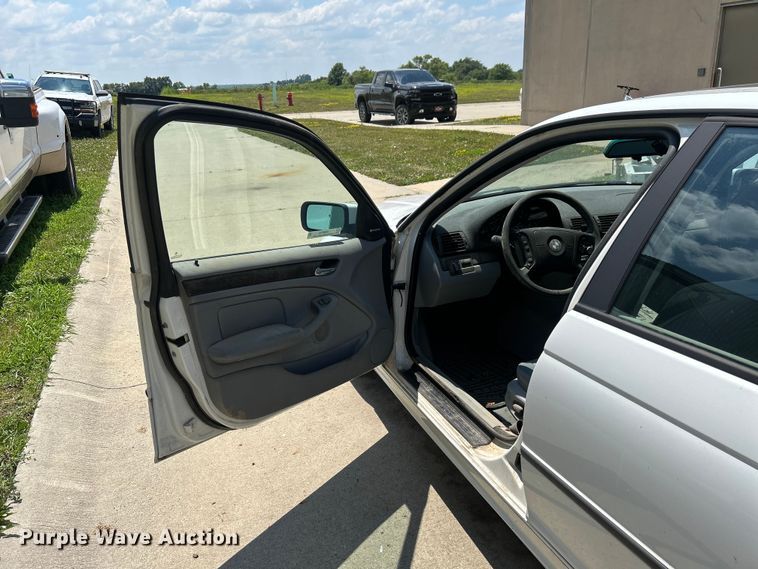 image for item NM9838 2000 BMW 323i 