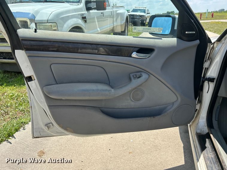 image for item NM9838 2000 BMW 323i 
