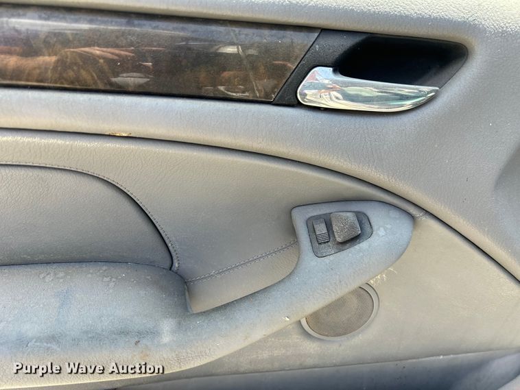image for item NM9838 2000 BMW 323i 